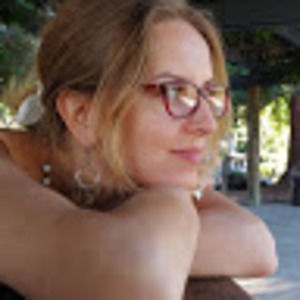 Meet your Posher, Simona